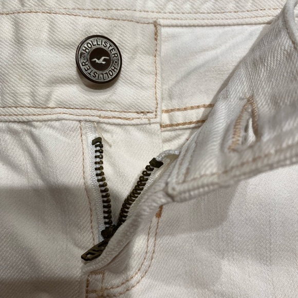 Distressed white short shorts - Picture 3 of 3